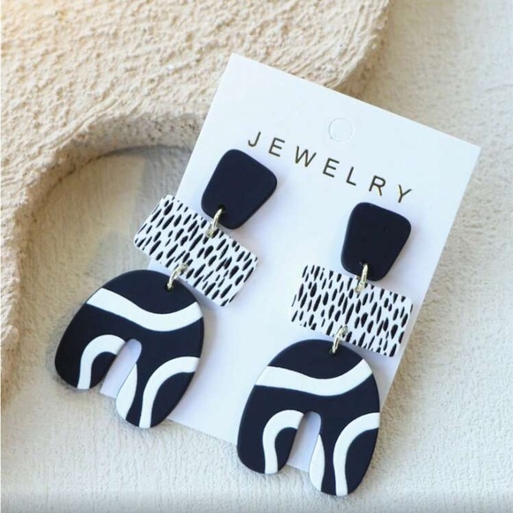 New Tribal Black And White Geometric Earrings 37$